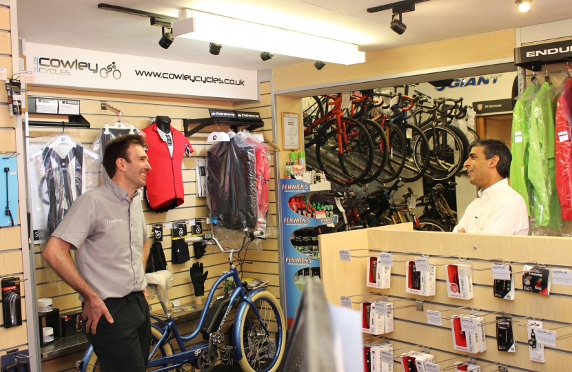 Rishi Sunak and Steve Cowley of Cowley Cycles